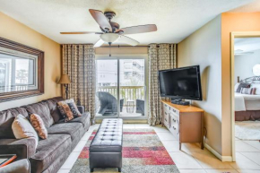 Walk to Beaches Myrtle Beach Condo with Balcony!